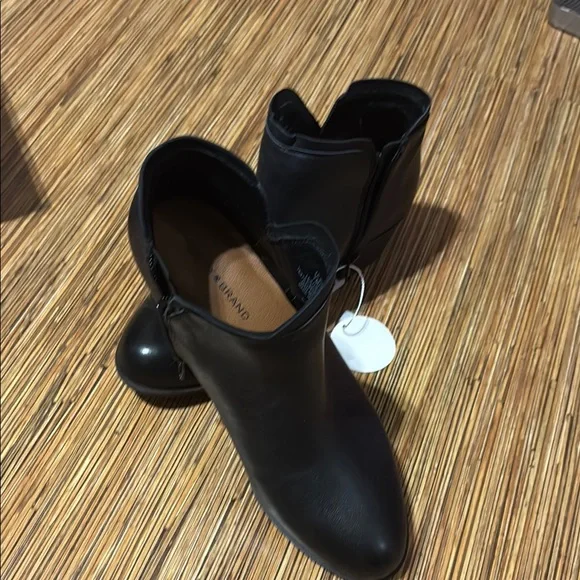 Lucky Brand Chic Black Ankle Boots. - Picture 2 of 9